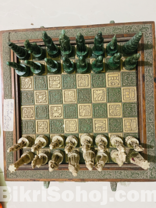 Amtique chess board
